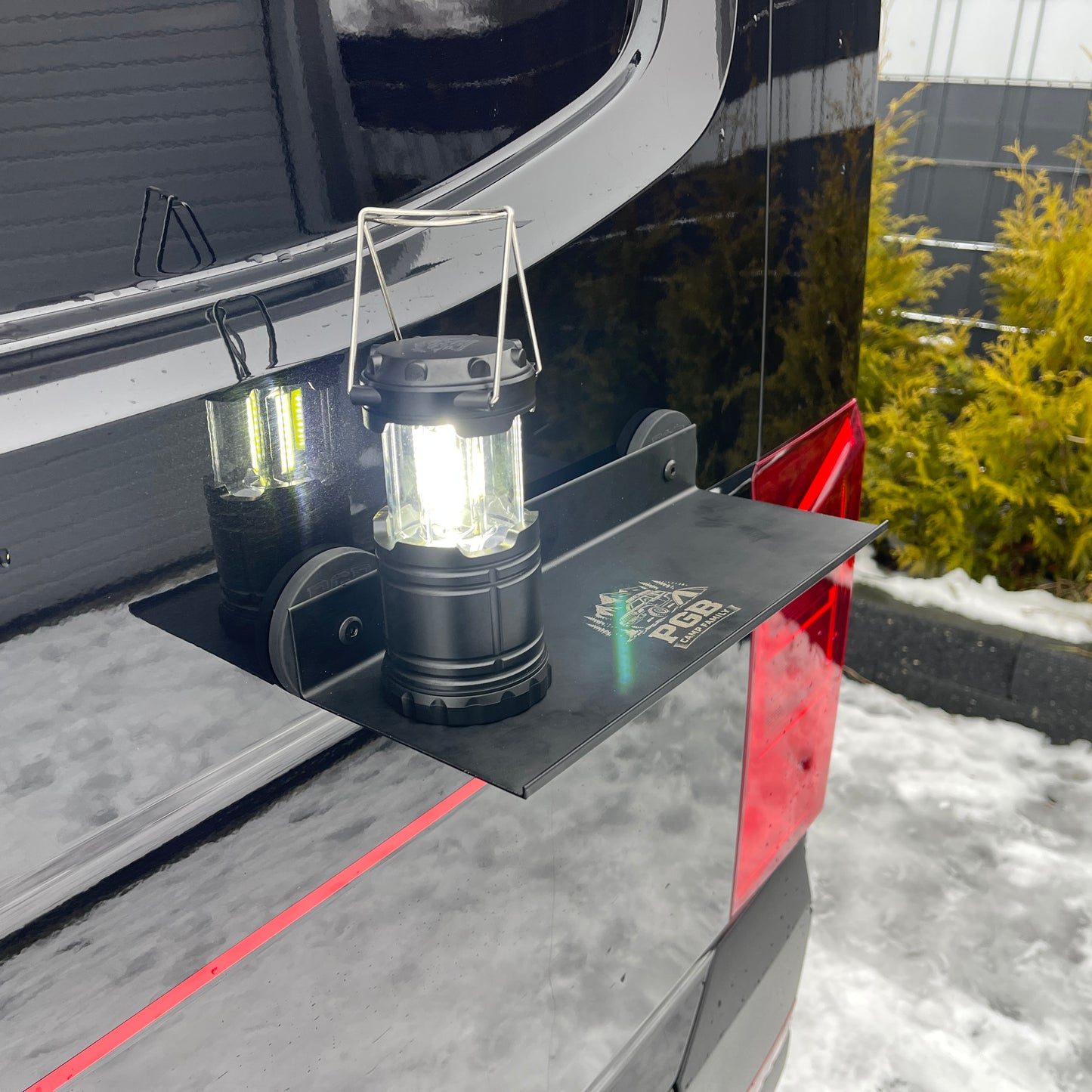 Regal mit Magnetbefestigung