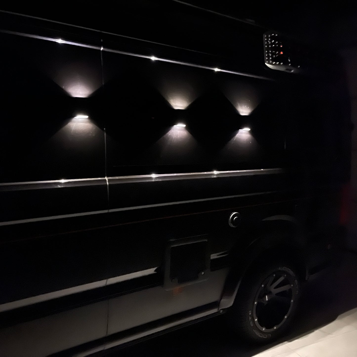 LED Solar Wandleuchte mit magnetischer Halterung