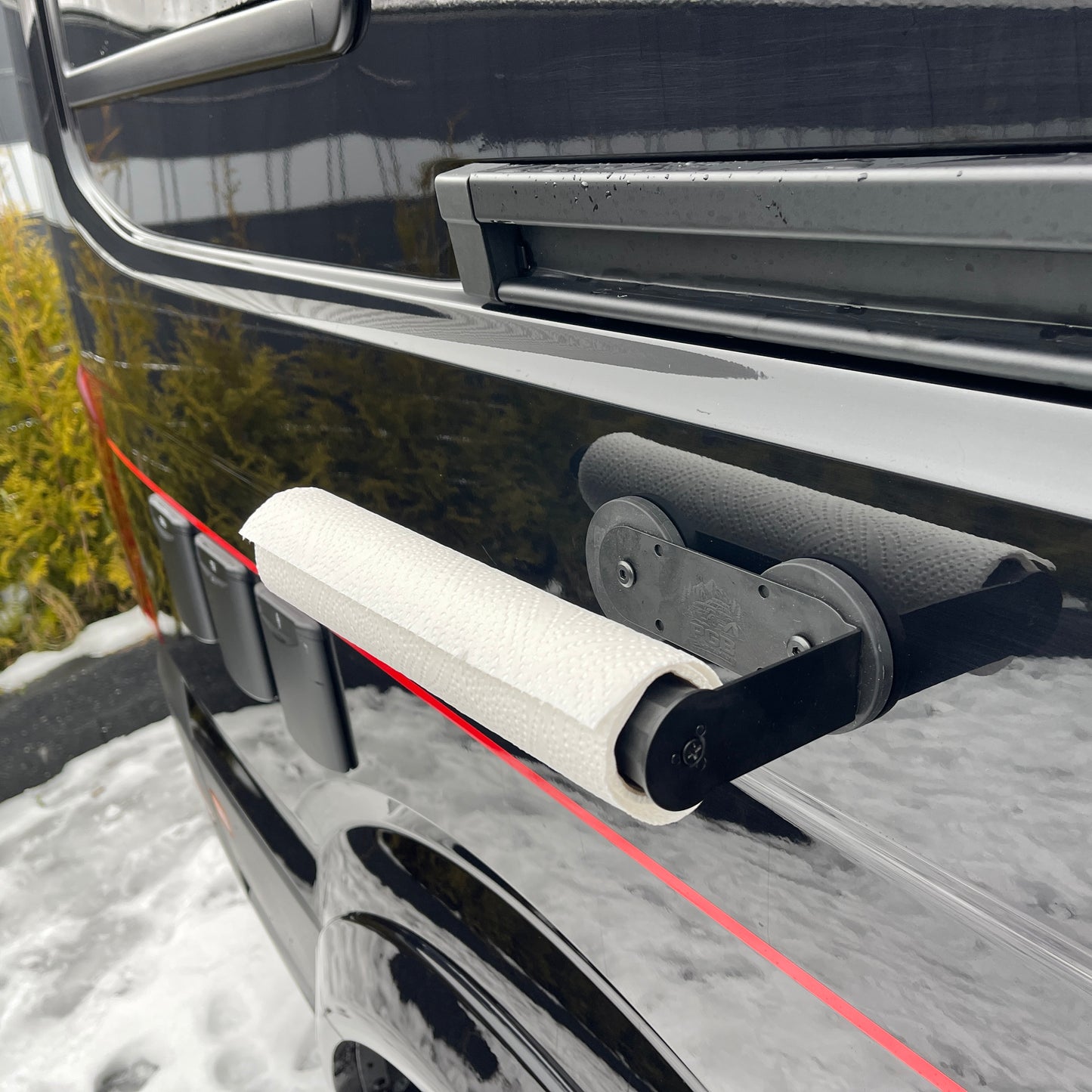 Küchenrollenhalter mit Magnetbefestigung