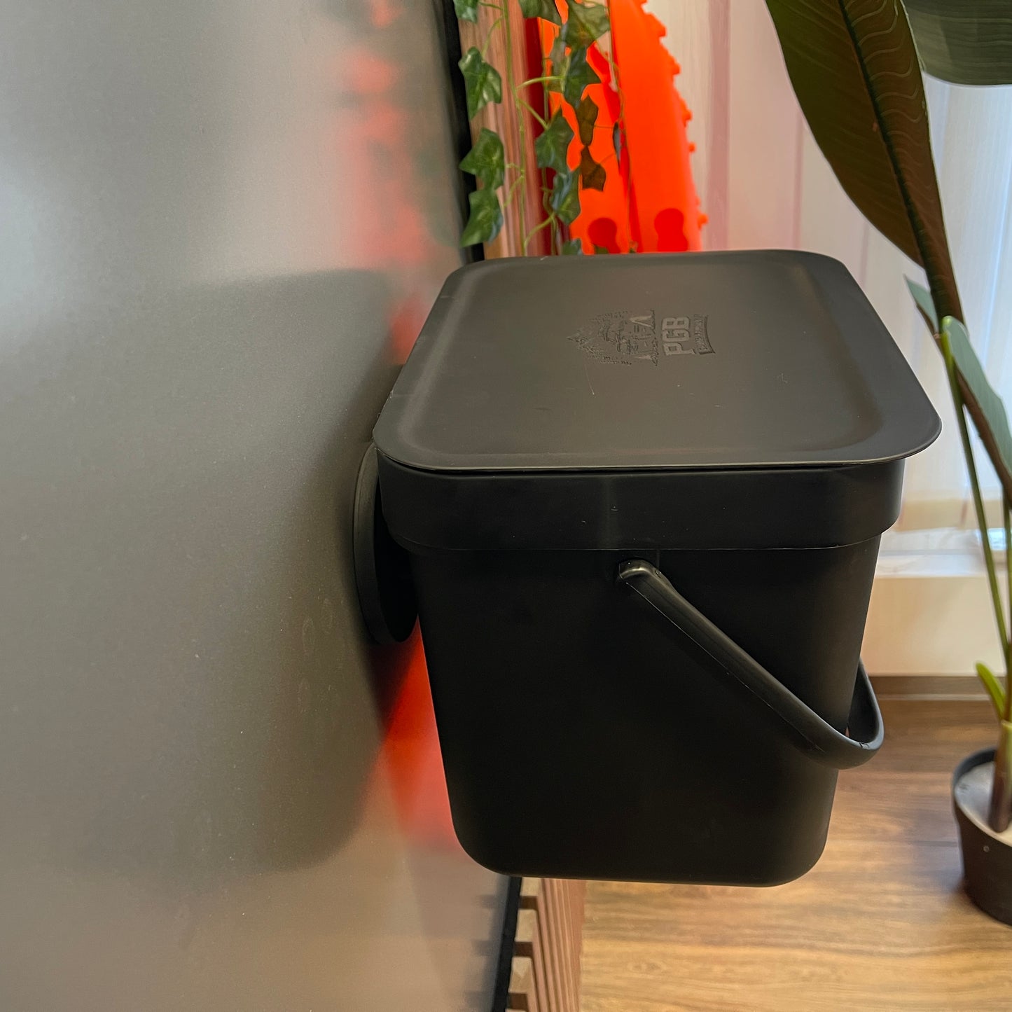 Mülleimer mit magnetischer Halterung 7 L und 12 L.