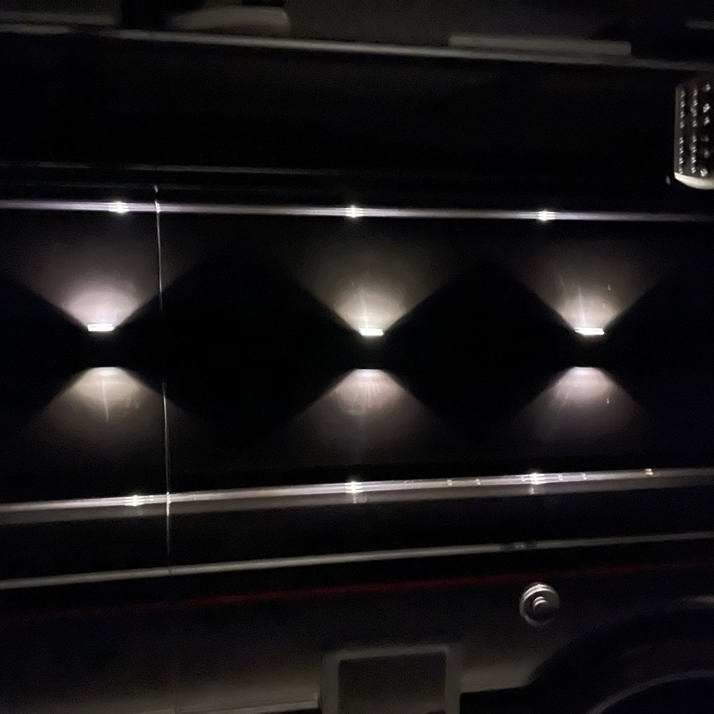 LED Solar Wandleuchte mit magnetischer Halterung