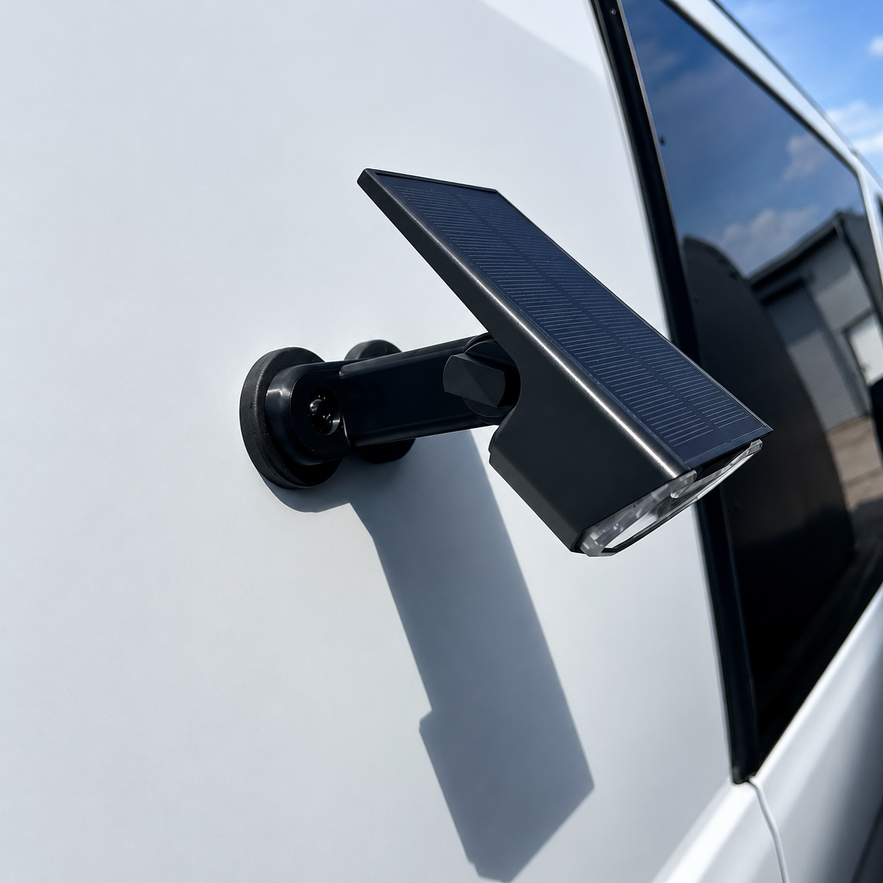 Solar-LED-Lampe mit Magnet-Halterung – Manuelle Ein/Aus-Funktion | Kein Bewegungsmelder | 32 LEDs | IP65