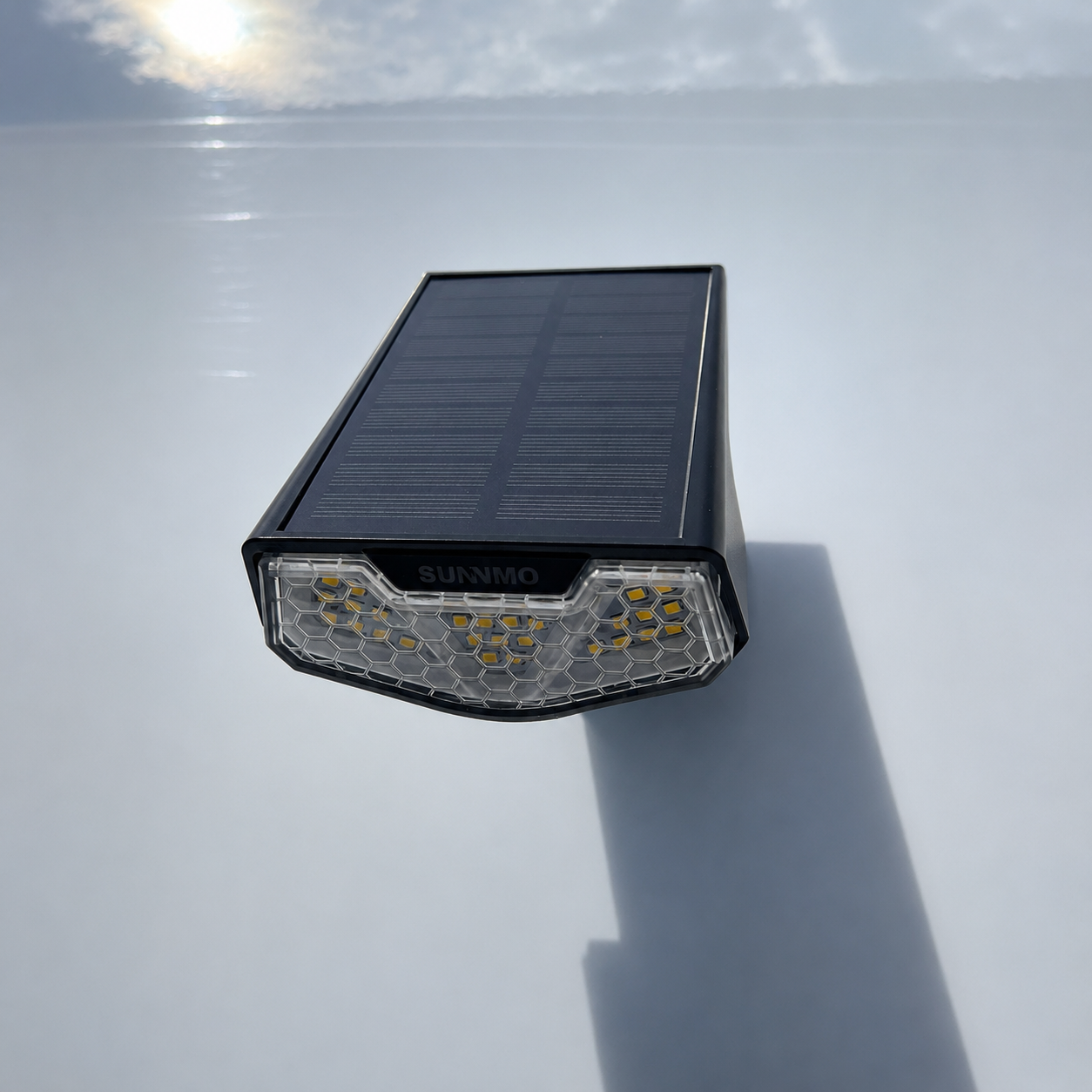 Solar-LED-Lampe mit Magnet-Halterung – Manuelle Ein/Aus-Funktion | Kein Bewegungsmelder | 32 LEDs | IP65